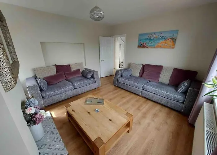 Modern 4 Bedroom House In Weymouth Sunny Corner