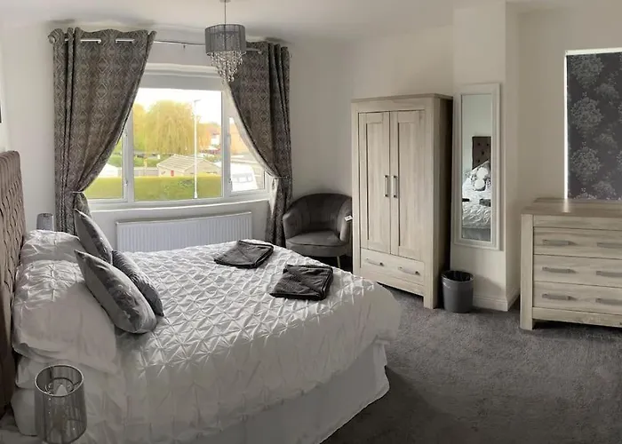 Modern 4 Bedroom House In Weymouth Sunny Corner