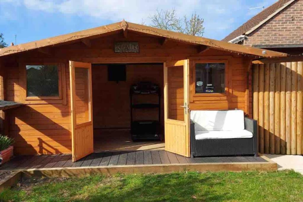 Modern 4 Bedroom House In Sunny Corner Holiday home *