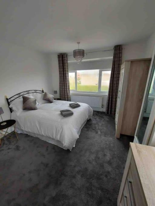 Holiday home Modern 4 Bedroom House In Sunny Corner *