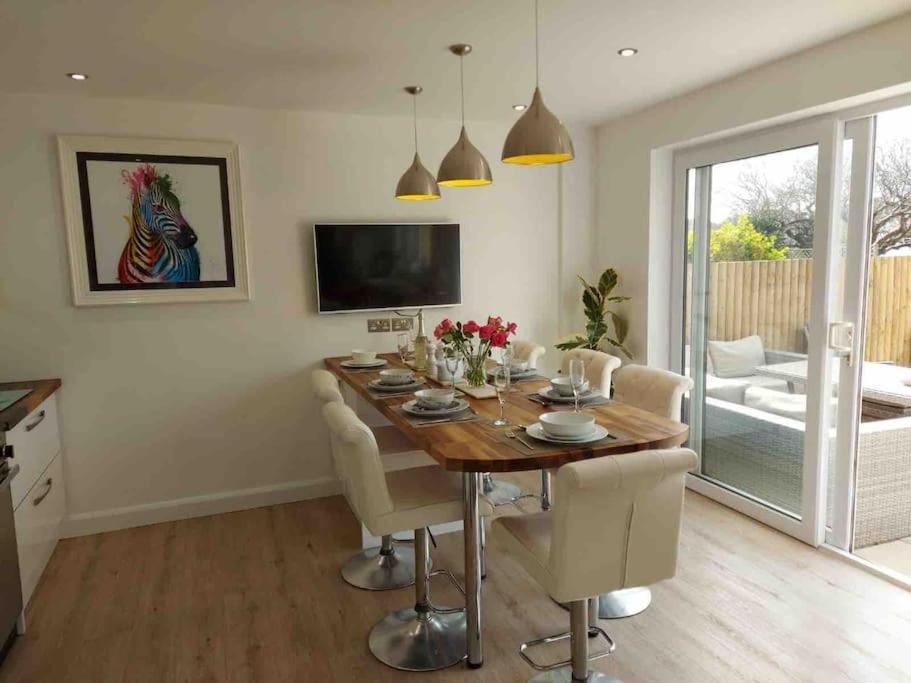 Modern 4 Bedroom House In Sunny Corner * Weymouth