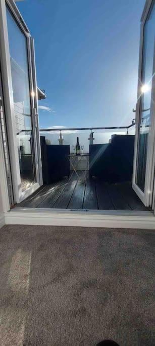 Modern 4 Bedroom House In Sunny Corner Weymouth