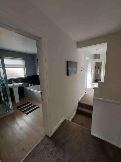 Holiday home Modern 4 Bedroom House In Sunny Corner *
