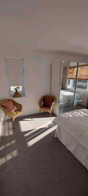 Modern 4 Bedroom House In Sunny Corner