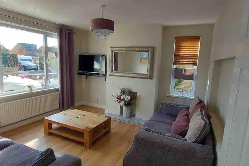 Modern 4 Bedroom House In Sunny Corner